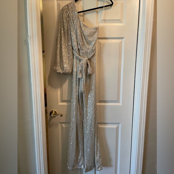 Brand new, never worn. True to size just going with a different option for bach - Picture 3 of 4